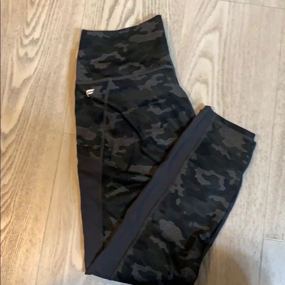 New with tag Camo Fabletics leggings